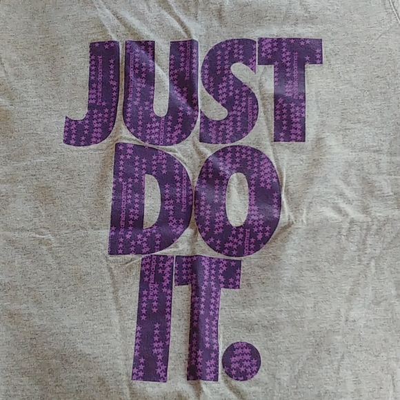 Nike Slim Fit Tee Shirt - Like New! - Picture 2 of 3